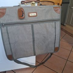 Suit carrier