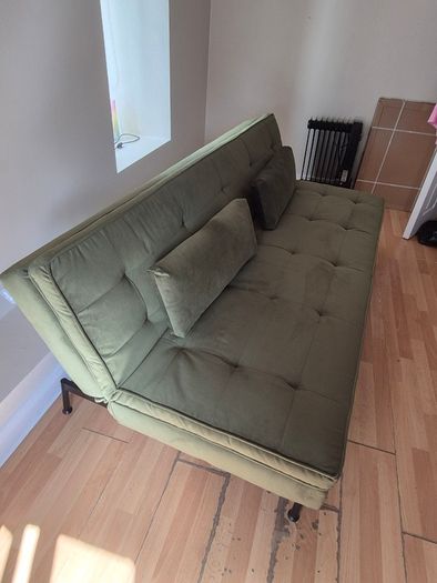 Vibrant green Swyft sofa bed couch with matching pillows (Colour not accurately reflected in own pictures, see listing for brands original pictures)