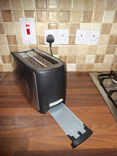 Cookworks XB8133 4 Slice Toaster with Defrost Function 1500W Stainless Steel