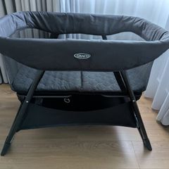 Graco Side-by-Side Bedside Crib / Travel Crib with mattress and carry bag
