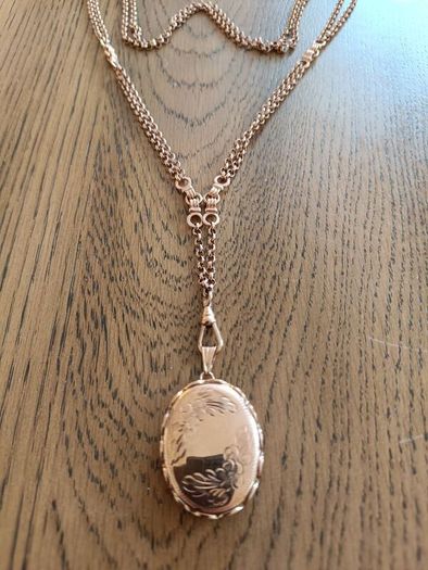 for sale Anker chain and locket