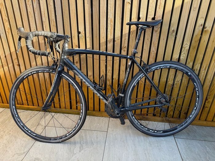 Specialized Allez, Full Shimano 105 11-Speed, Fulcrum Wheels, Carbon Fork