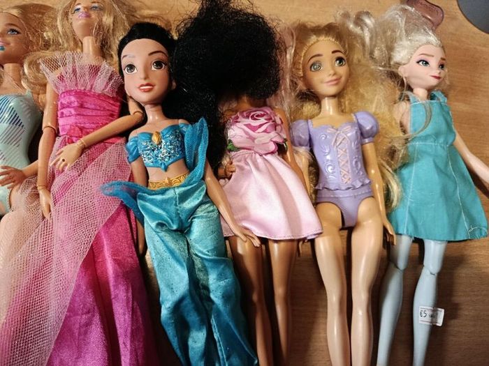 Barbie dolls bundle