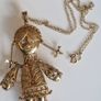 A stunning vintage silver gilt ragdoll pendant necklace rare to find Image 7