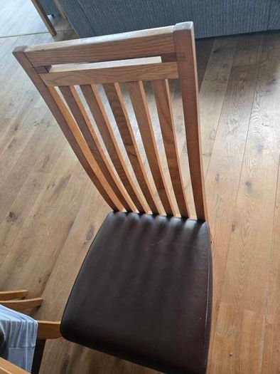 Oak Dining room table & chairs