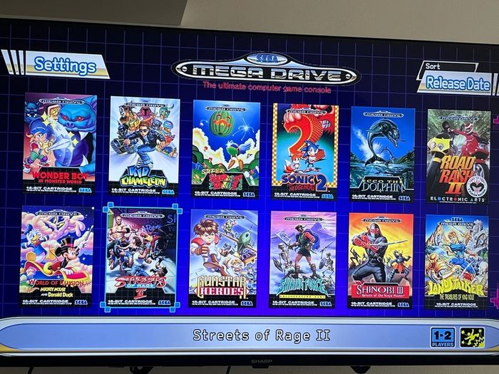 Official sega mega drive mini + 2 controllers + 42 preloaded games