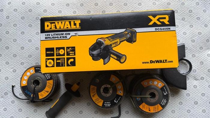 DeWalt 18v angle grinder, like new.