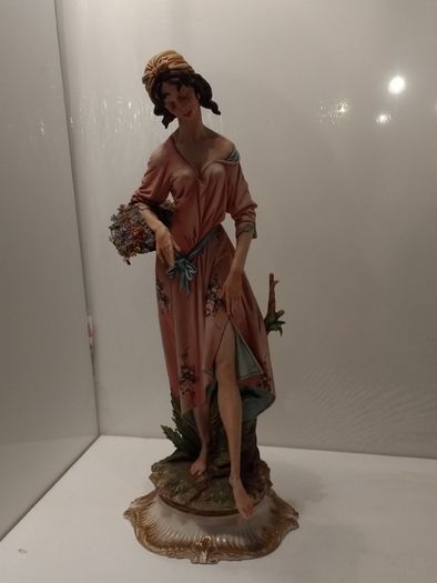 Capodimonte Figurine set (Rare Vintage Collectibles)