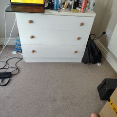 White 3-drawer chest with wooden knobs