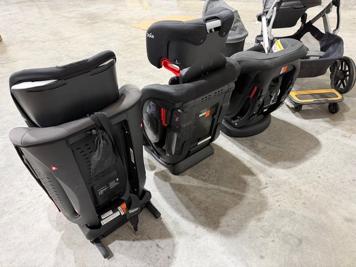 Uppababy Vista twin buggy and three Joie car seats