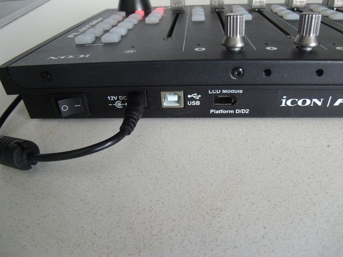 icon pro audio  Platform M+ Midi/audio DAW controller with motorized faders - As new