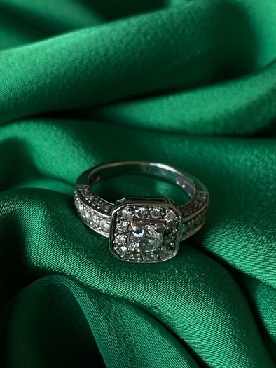 Antique White gold and diamond ring