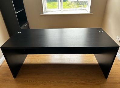 Large solid oak desk - excellent condition