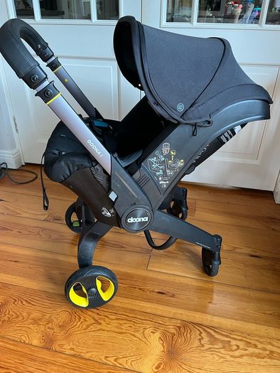 Doona i Car Seat and Stroller with Accessories - Nitro Black - Excellent Condition