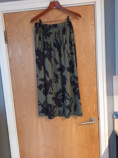 Skirt.size - 16.
