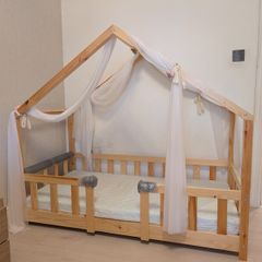 Toddler house bed with mattress. Perfect condition.