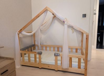 Toddler house bed with mattress. Perfect condition.