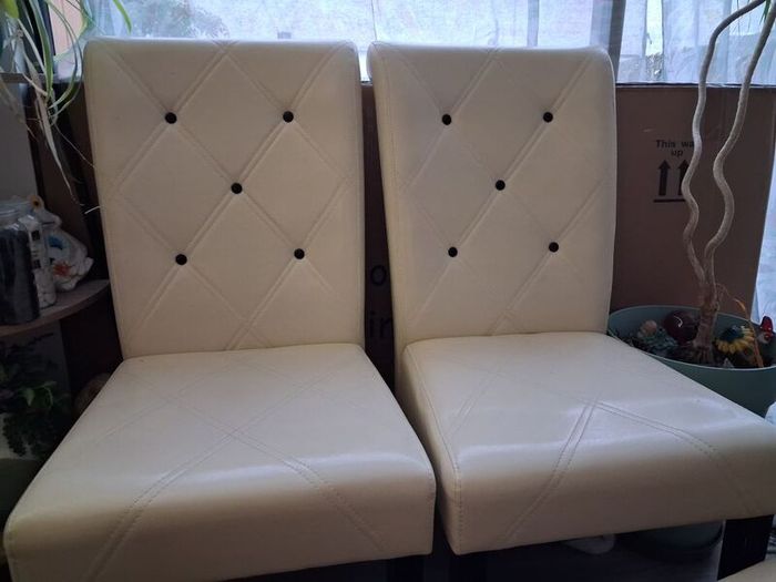 Glass top table and 4 leather chairs