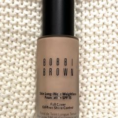 Bobbi Brown - foundation SAND