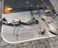 Compound Bow Archery 25'' Like New, 10 Extra Arrows