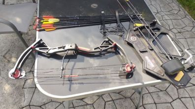 Compound Bow Archery 25'' Like New, 10 Extra Arrows