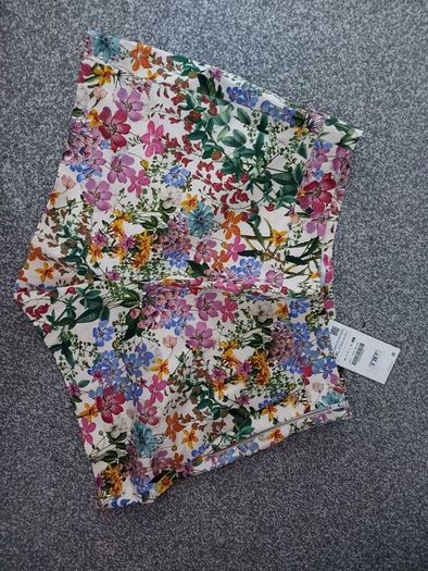 shorts zara flower brand new size XXL