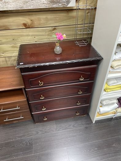 chest of drawers