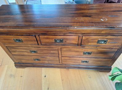 Bedroom set: Chest & Bedside Drawers
