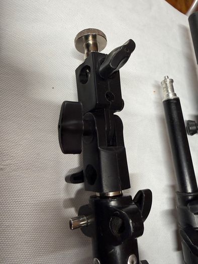 4 tripods with lighting mounts