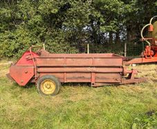 Massey Ferguson Dung spreader
