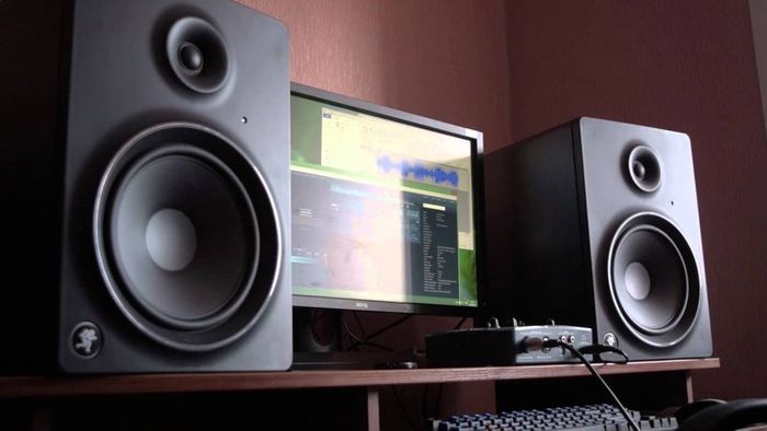 Mackie MR8 MK2 Studio Monitors