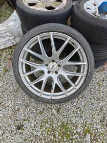 22" alloy wheels