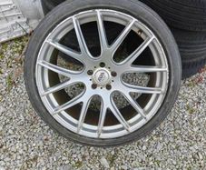 22" alloy wheels