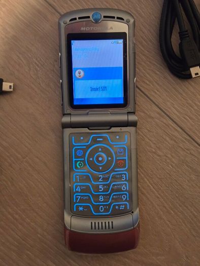 Motorola V3 Pink new since 2004