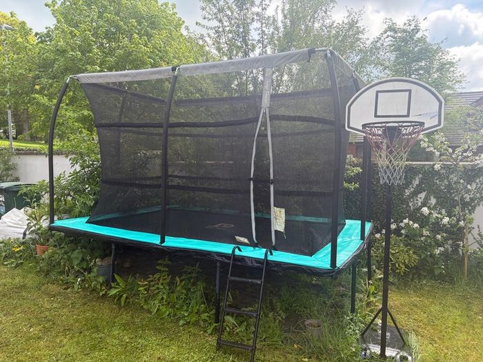 Trampoline
