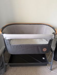 Maxi Cosi Iora Co- Sleeper next to me crib