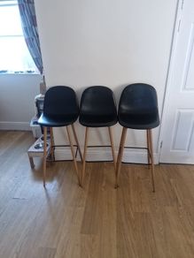 3 high stools.
