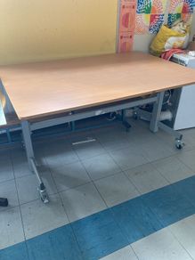 height adjustable desk/table