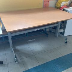 height adjustable desk/table
