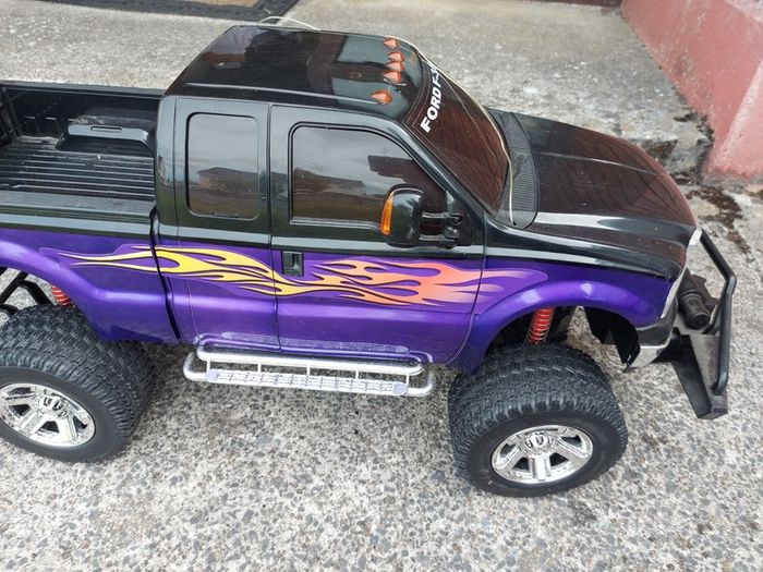 Ford F-350 Battery Powered Radio Controlled Truck. Just the Truck, No Controller