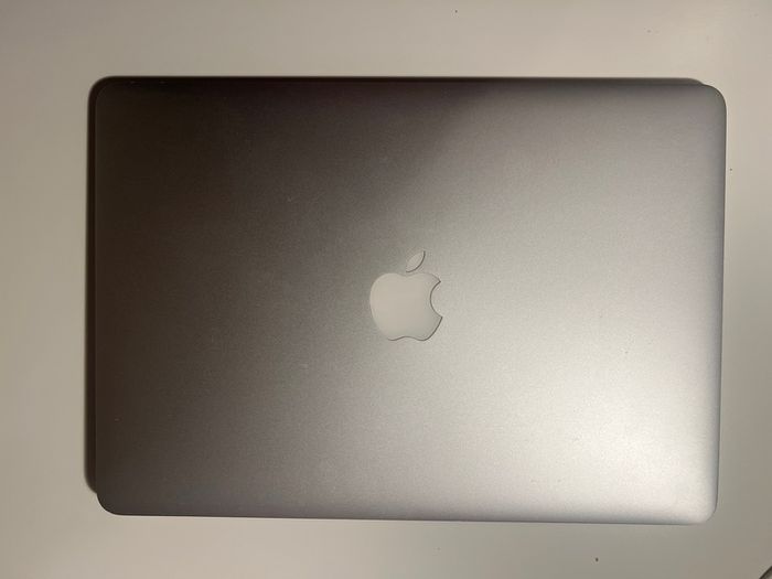 Macbook Air (13-inch, 2017) 8gb Ram / 121gb Ssd