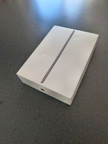 iPad 7 Box