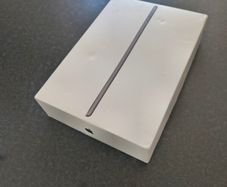 iPad 7 Box
