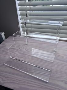 Acrylic beauty stand