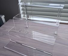 Acrylic beauty stand
