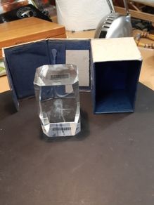 Paper weight glass