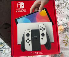 Nintendo Switch OLED White + 2 games