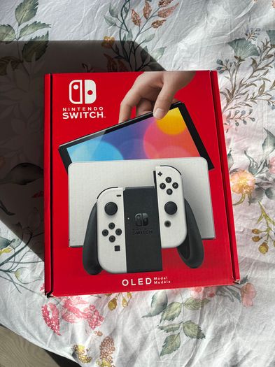 Nintendo Switch OLED White + 2 games