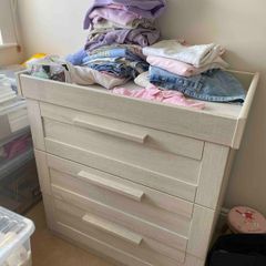 Mama & Papas Convertible cot + Dresser Changer Chest + Wall shelf