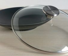 le creuset mini wok with lid